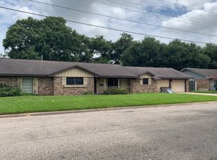 904 Center St, El Campo, TX 77437
