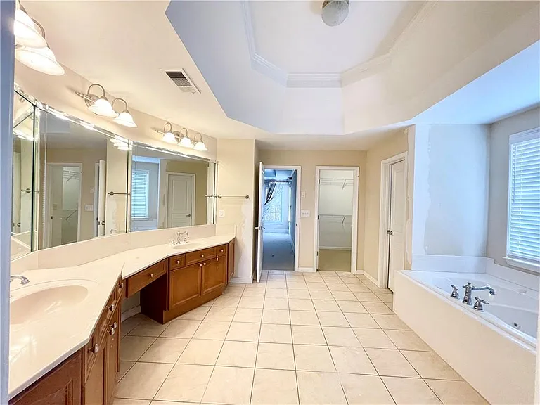 555 Vinings Springs Dr SE — Photo 35