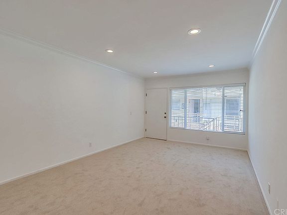 5th image of 912 6th St Unit 6