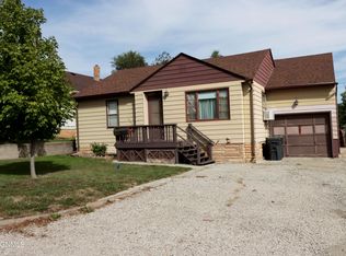 204 11th Ave NW, Mandan, ND 58554