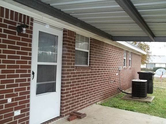 4th image of 1401 Avenue L