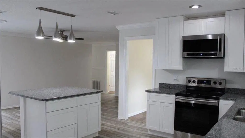 3 bed, 2.5 bath, 1812 sqft, $2,650 — Photo 3