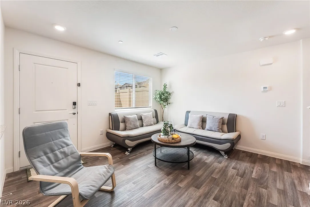2 bed, 2.0 bath, 958 sqft, $1,700 — Photo 4