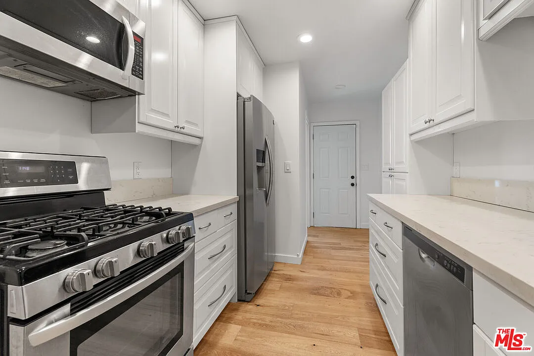 3 bed, 4.0 bath, 1800 sqft, $8,250 — Photo 3