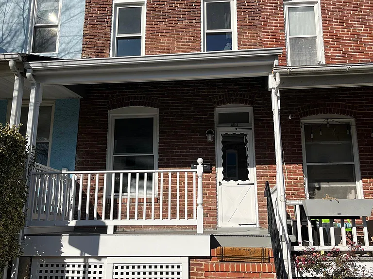 610 Harding Pl — Photo 1