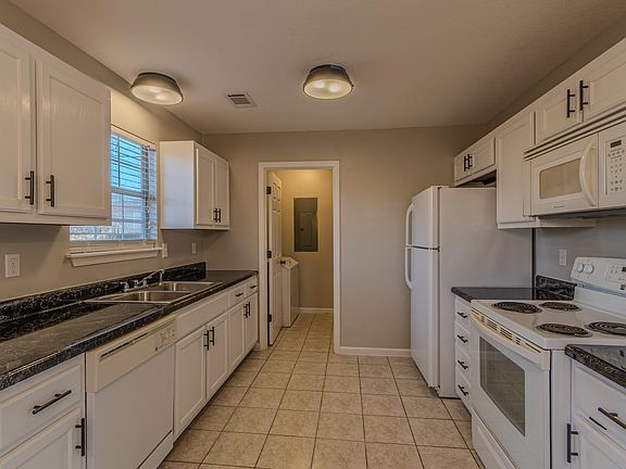 4th image of 326 W School St