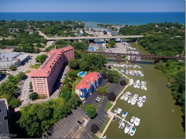 19000 Lake Rd APT 730, Rocky River, OH 44116