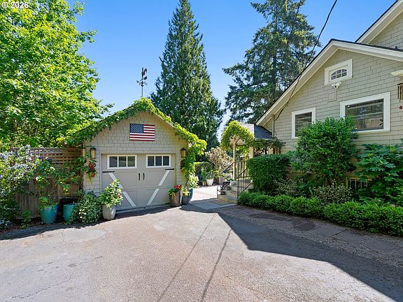 4th image of 3409 SE Aldercrest Rd