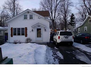 2284 Penhurst Pl, Lake View, NY 14085