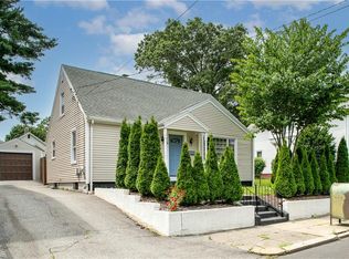 94 Pidge Ave, Pawtucket, RI 02860