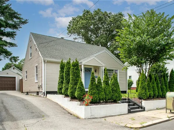 94 Pidge Ave, Pawtucket, RI 02860