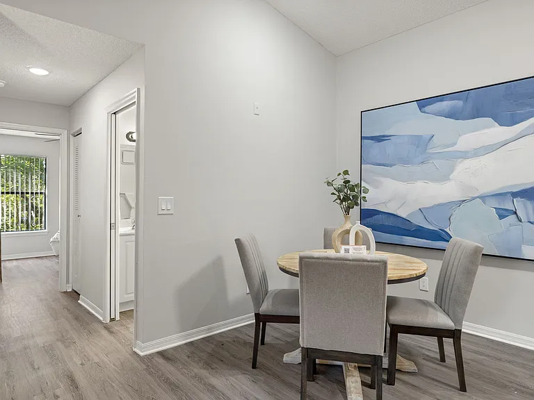Oasis Naples Apartments — Photo 17