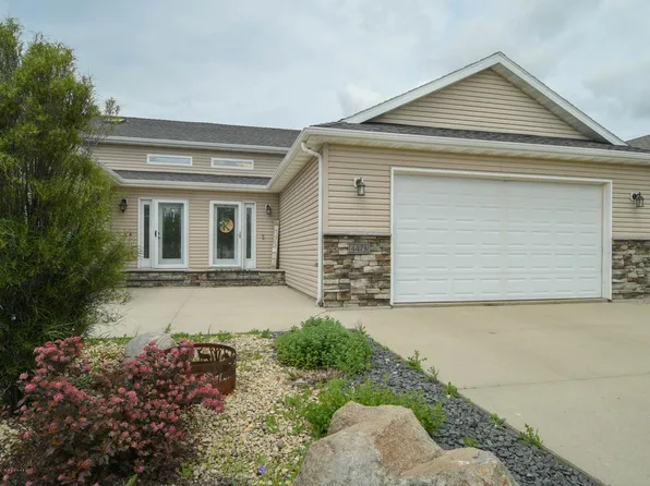 4473 53rd St S, Fargo, ND 58104