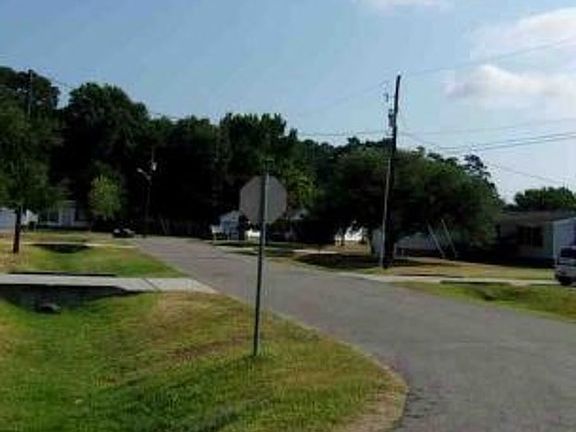 Exterior Neighborhood (street photo)