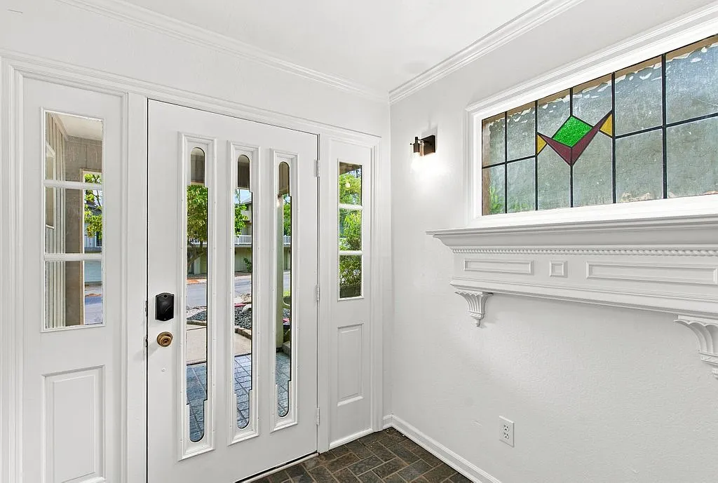 3 bed, $2,400 — Photo 3
