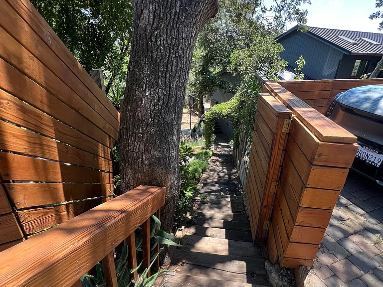 Side steps down to side yard