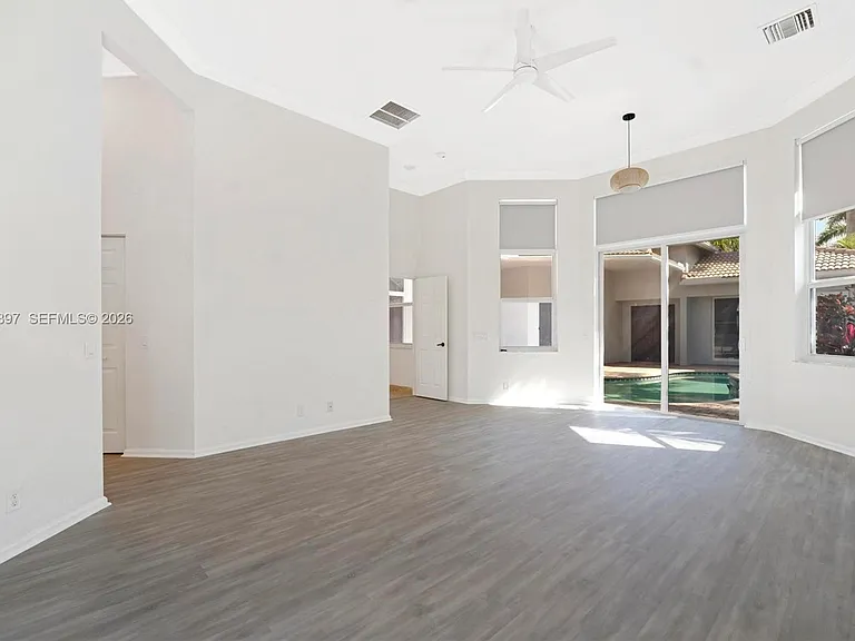 1666 Victoria Pointe Cir — Photo 48