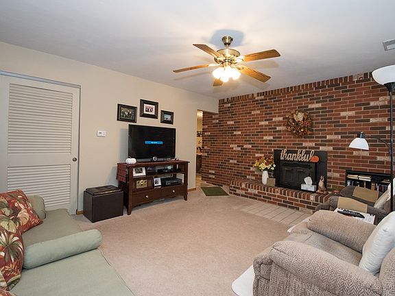 5th image of 52 Moundview Ave