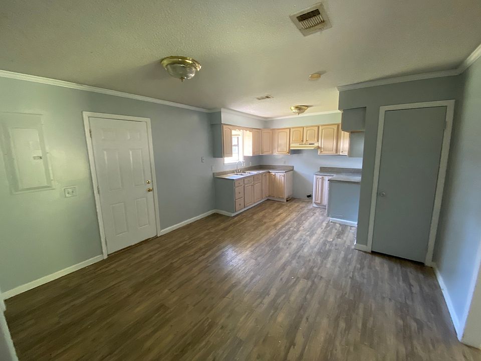 1st image of 801 E Gordon St