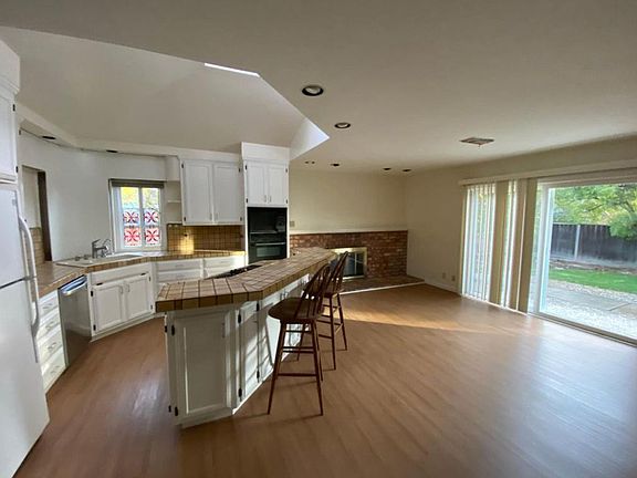 2nd image of 10398 Normandy Ct