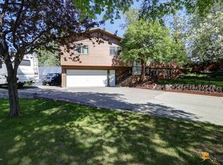 1841 Crescent Cir, Anchorage, AK 99508