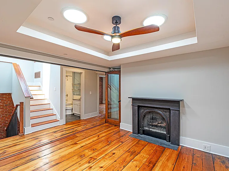 325 D St SE — Photo 45