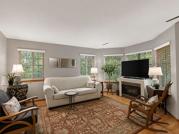4th image of 267 W Treehouse Ln