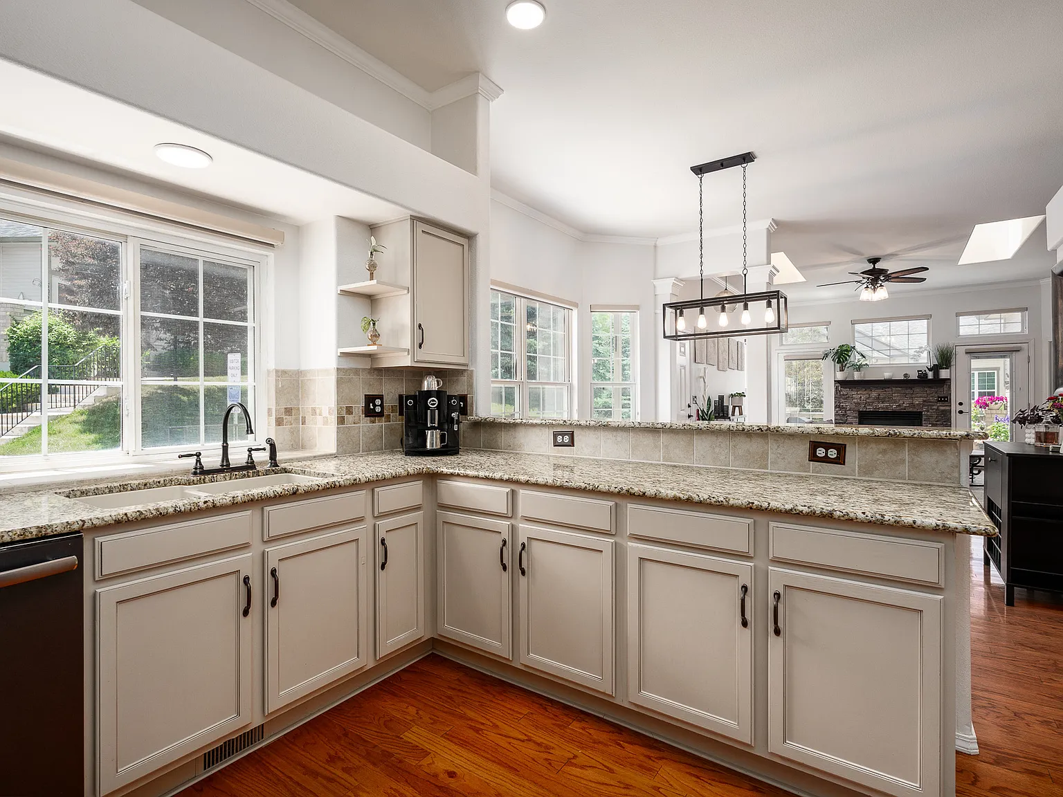 4 bed, 2535 sqft, $2,750 — Photo 3