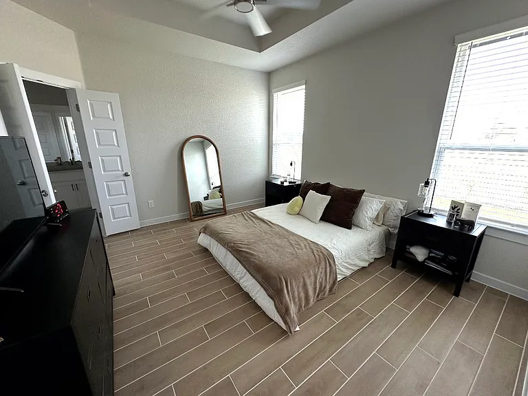 1041 Willowbrook — Photo 7