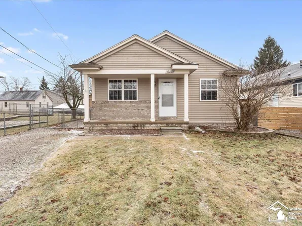 13230 Delavern St, Gibraltar, MI 48173