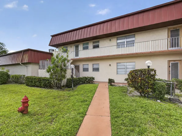 12020 W GREENWAY Drive #101, Royal Palm Beach, FL 33411
