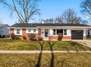 560 Sycamore Dr, Elk Grove Village, IL 60007