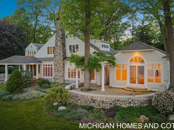 714 N Shore Dr, Holland, MI 49424
