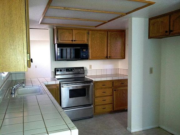 5th image of 19209 Oak St