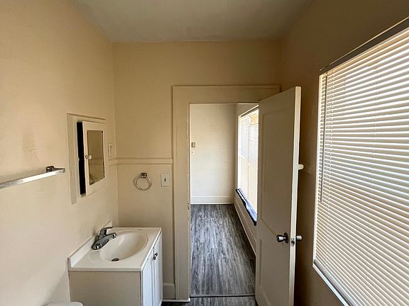 4th image of 815 16th Ave S #1