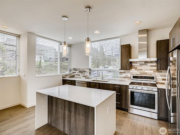 3rd image of 502 16th Ave S