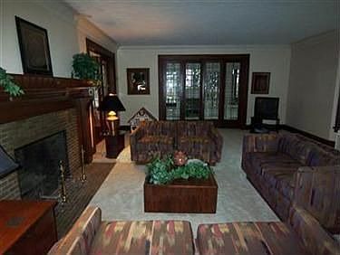 2nd image of 2868 Washington Blvd