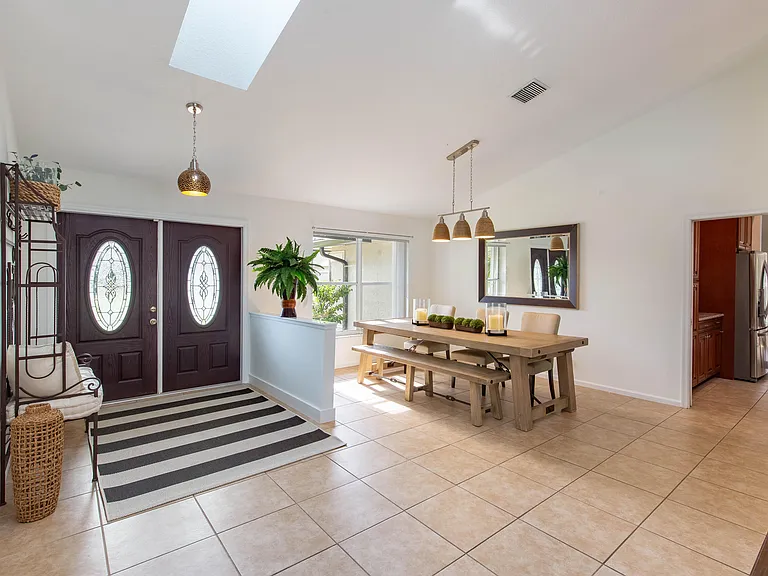 1741 Grantham Dr — Photo 4