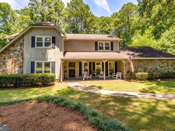 255 Oakcrest Dr, Sharpsburg, GA 30277