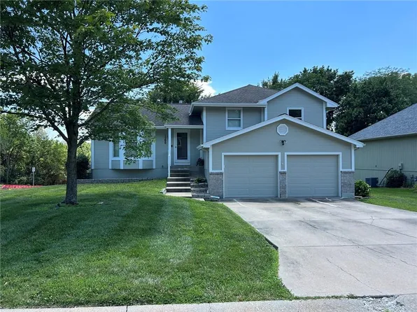 1200 SW Southcrest Dr, Blue Springs, MO 64015