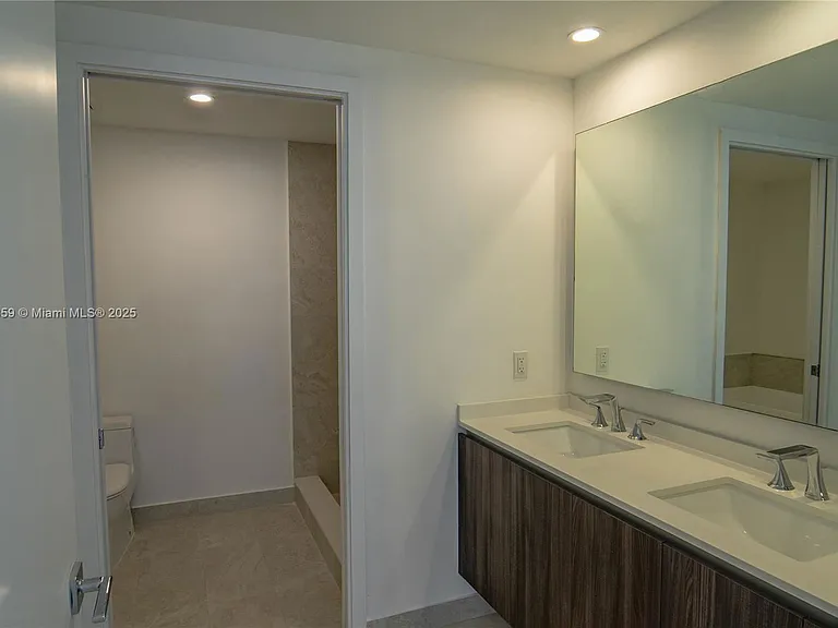 488 NE 18th St #1809 — Photo 17
