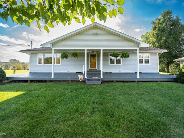 190 Maze Rd, Belpre, OH 45714