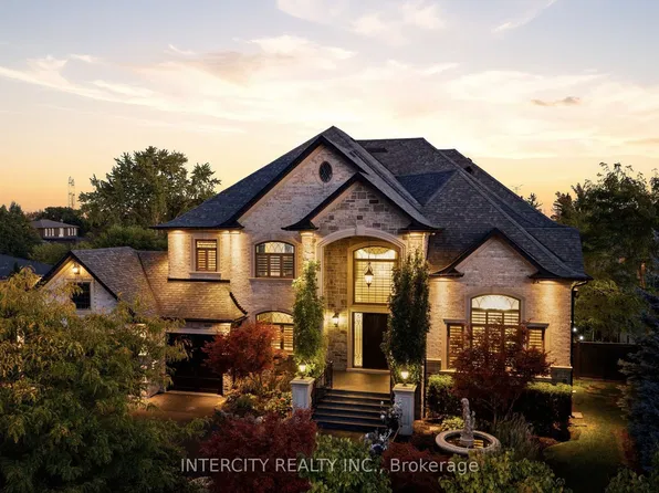 27 Rockview Gdns, Vaughan, ON L4K 2J4