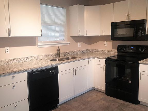 3rd image of 820 N Tone Ave