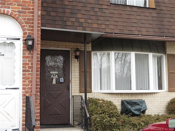 1st image of 76 Sharon Rd APT 11