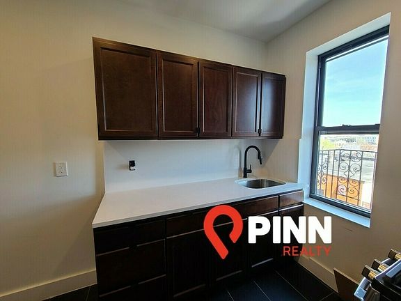5th image of 1686 Clay Ave #25