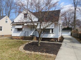 537 Huntmere Dr, Bay Village, OH