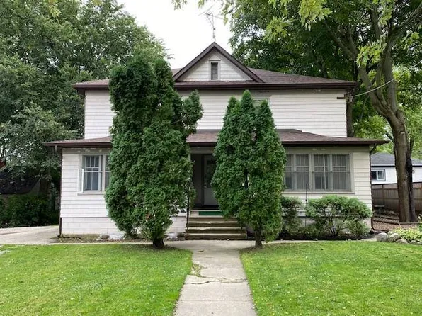 415 Dean St, Woodstock, IL 60098