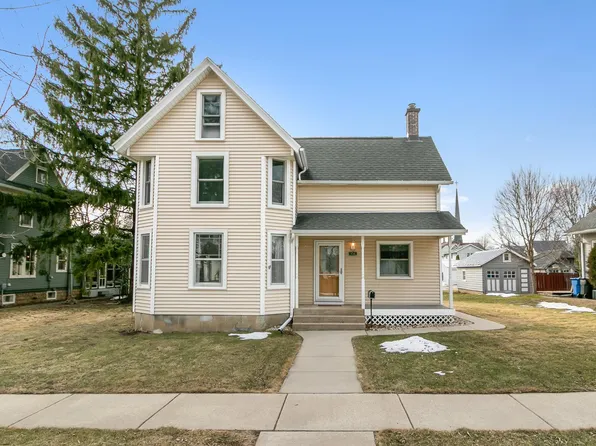 104 S 5th St, Mount Horeb, WI 53572