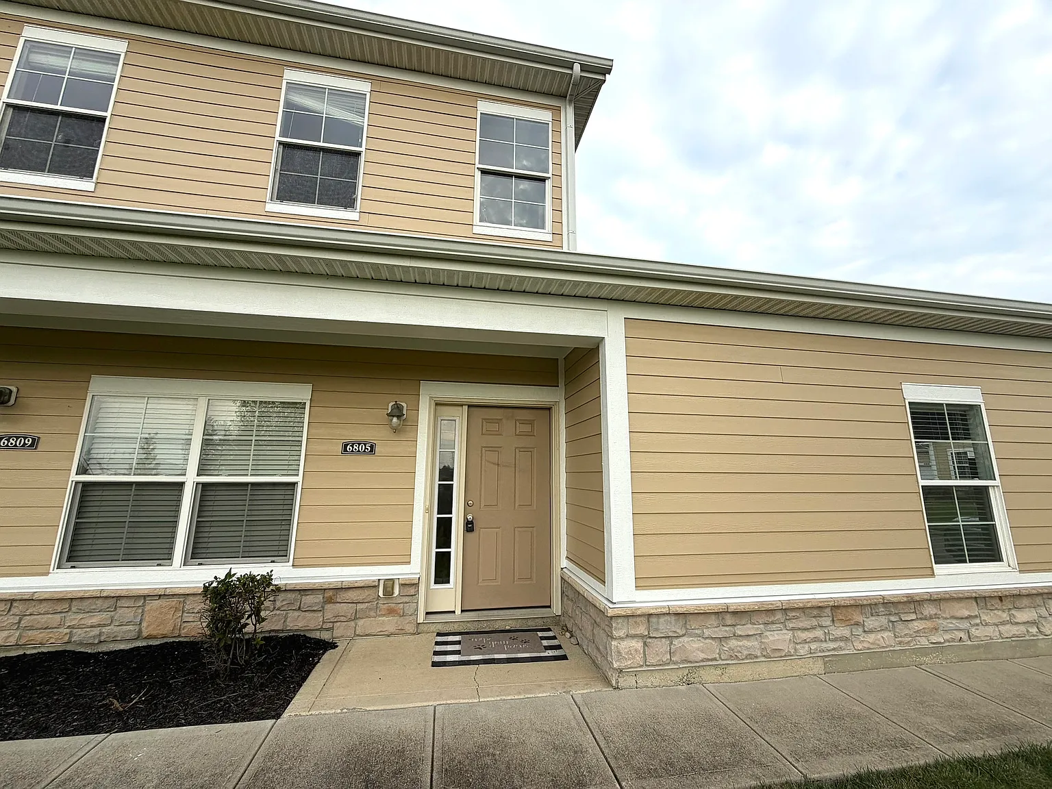 2 bed, 1621 sqft, $2,350 — Photo 1